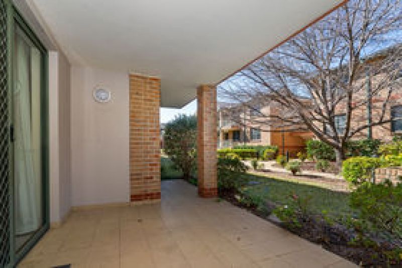 Ground level unit overlooking the central gardens