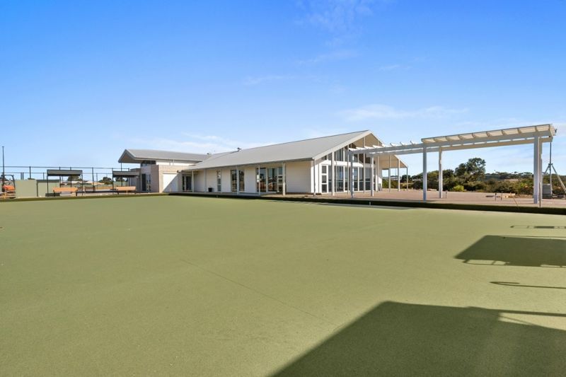 Great Location in lovely Community