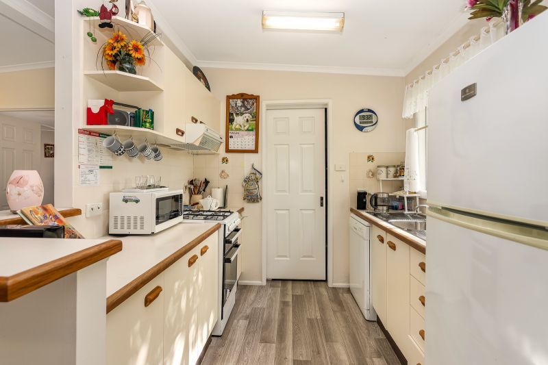 A Gardeners Paradise in Prime Location!