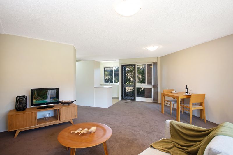 Spacious ground floor 2 bedroom unit