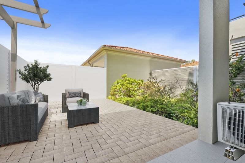 Ground-floor garden apartment!