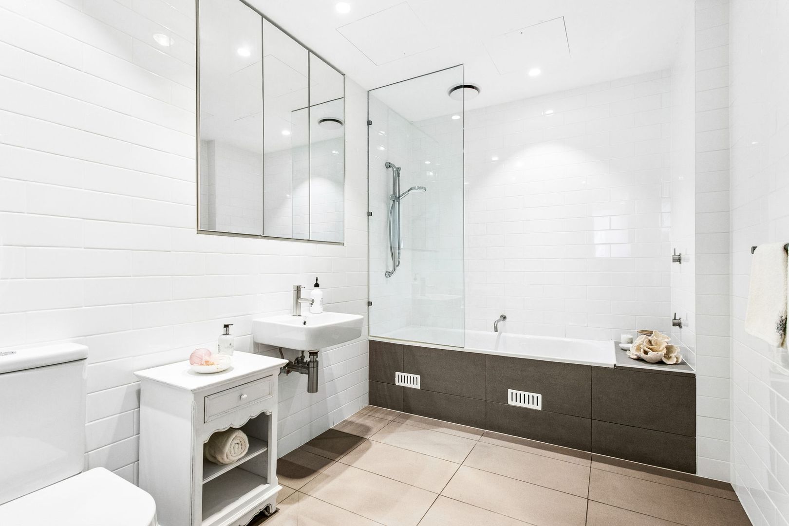 Expansive Apartment for Retirees in the Refined 'Lifestyle Manor Over 55's Complex in Bondi'