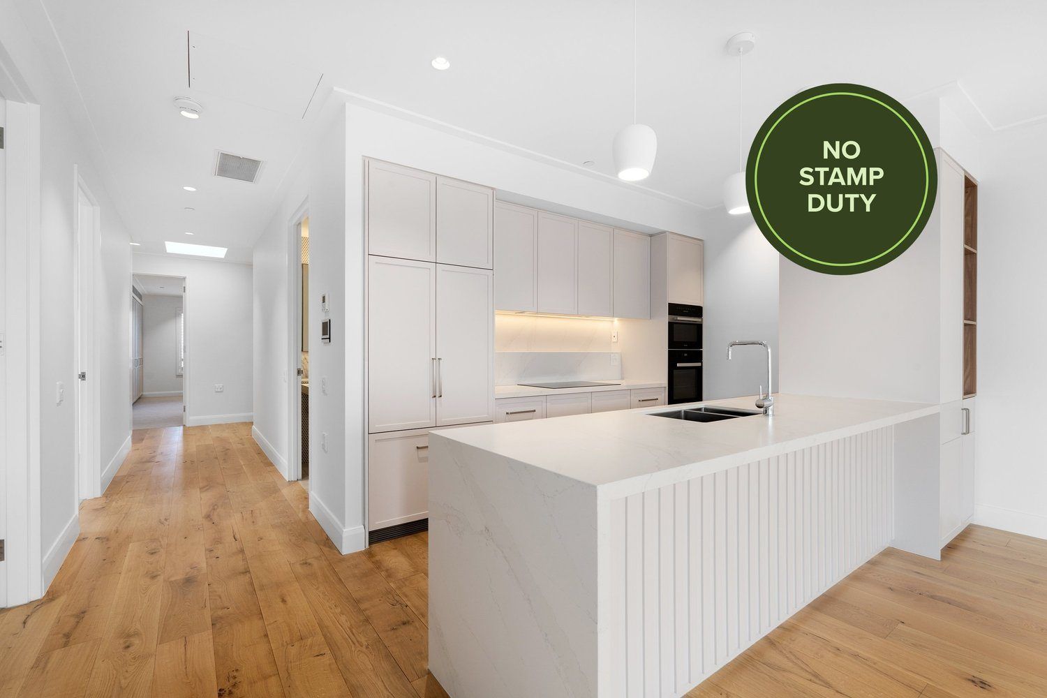 Contemporary three-bedroom apartment in boutique Gordon Quarter