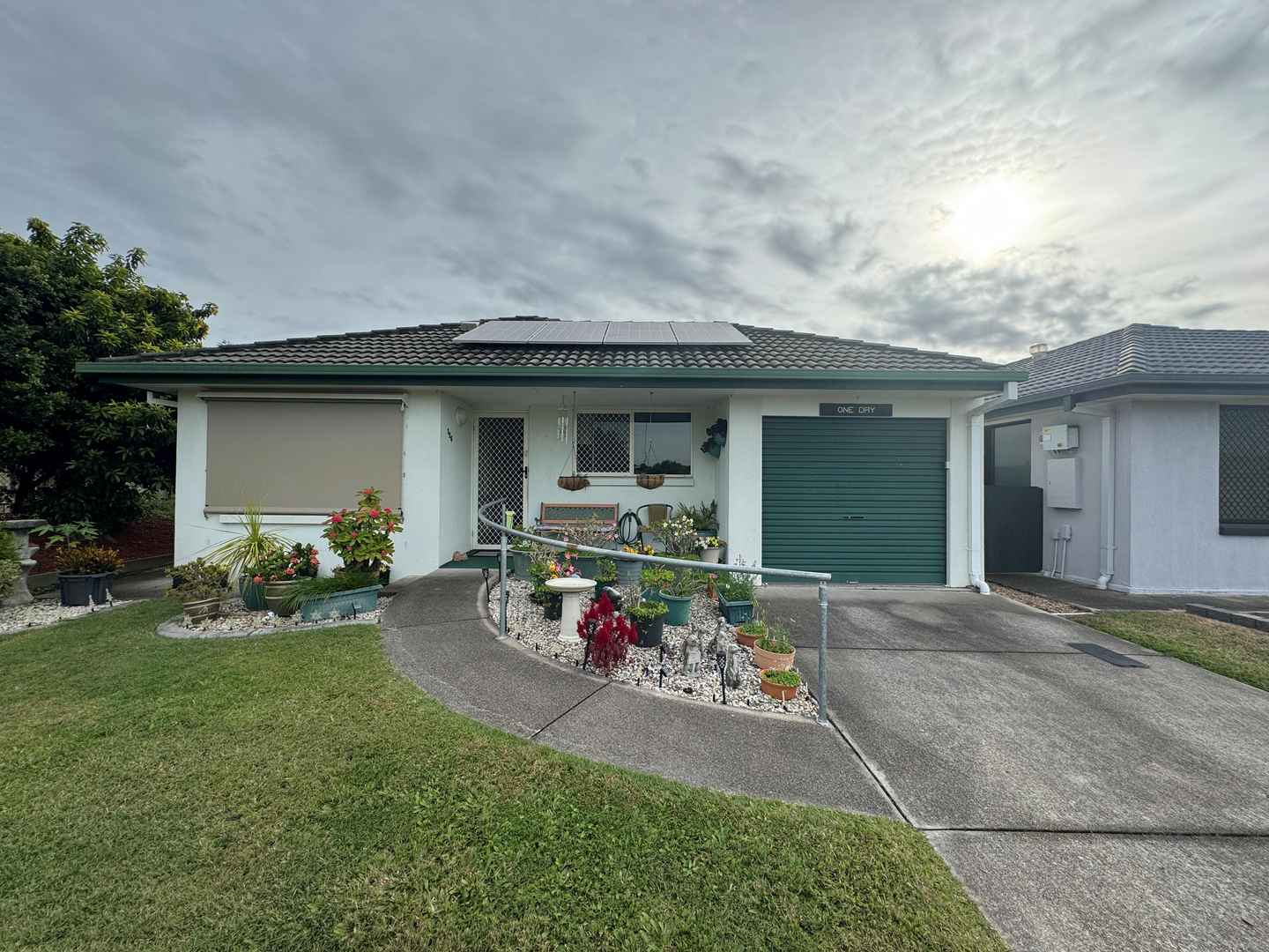 Retire in Peace & Quiet - Overlooking the Lawn Bowls Green
