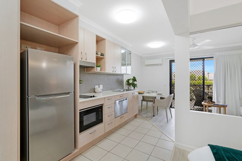 North-facing ground floor studio apartment with ocean view