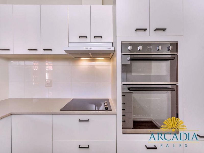 Arcadia Waters Bicton - Views, Views & More Views...