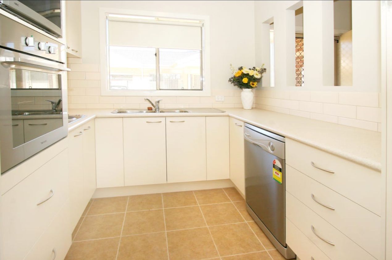 Unit 1 - Double Garage, Double Glazed Windows