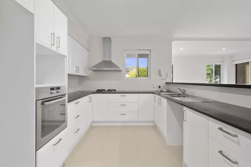 UNDER OFFER - Impressive Ground Floor Apartment