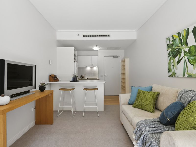 Bright and Fresh Retreat with Private Courtyard