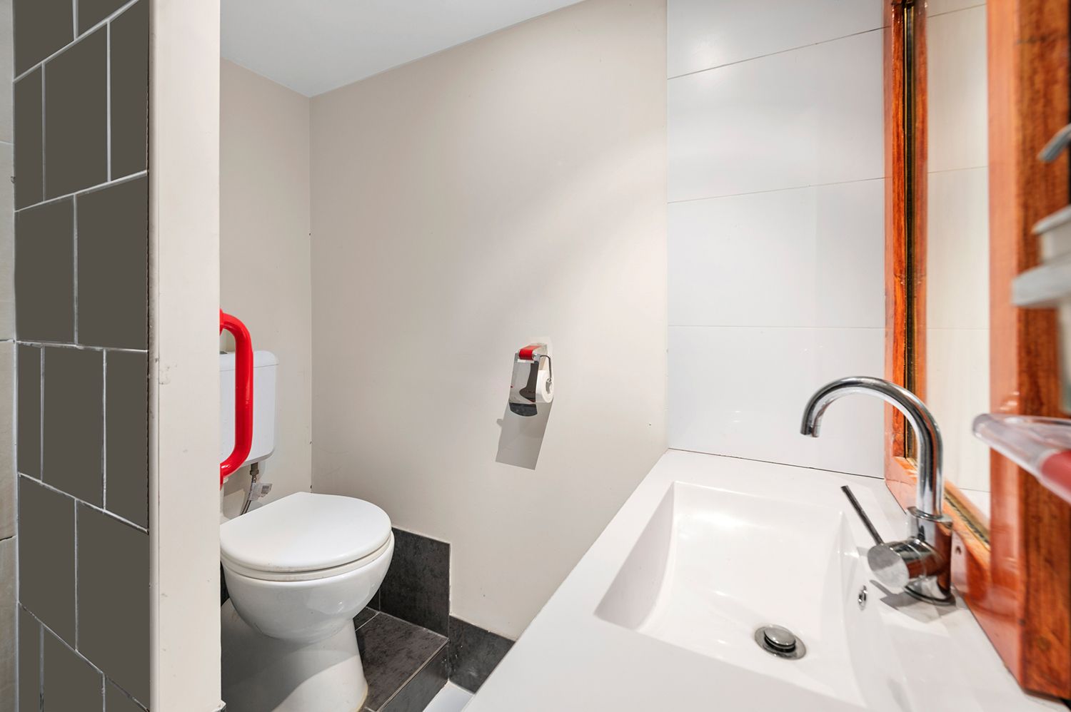 DEPOSIT TAKEN - UNDER CONTRACT  - A fabulous Home Inside - 2 Big Bedrooms - 2 Bathrooms