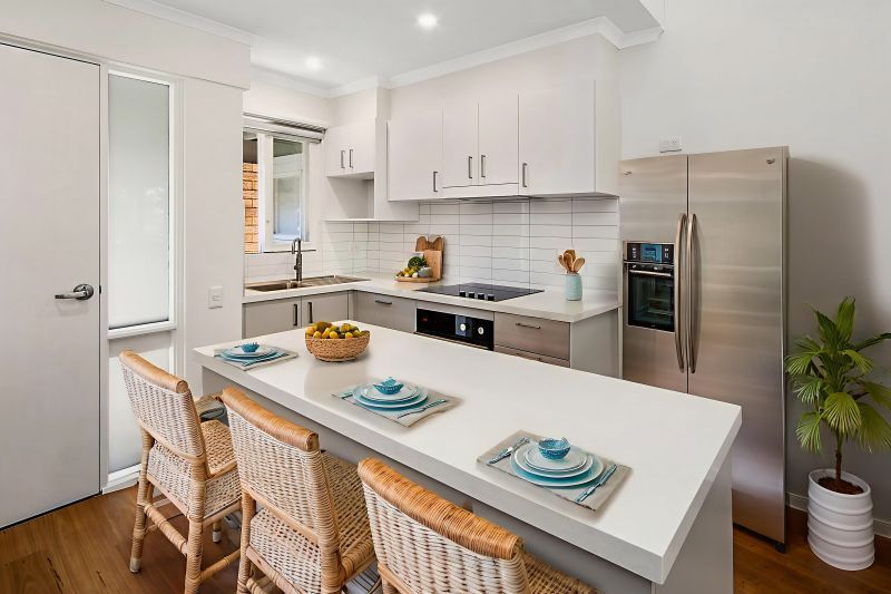 One Bedroom, Upper Level, Low Maintenance Unit!