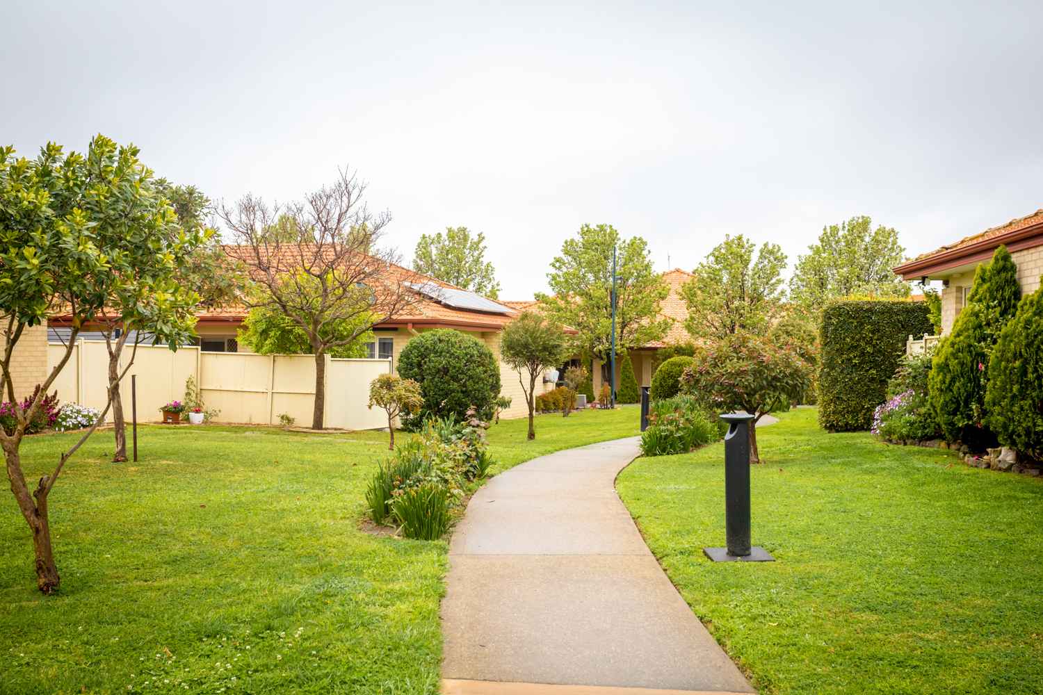 Beautiful 2bed/2bath/Study/2 Garage Villa in a Top Rated Retirement Village!