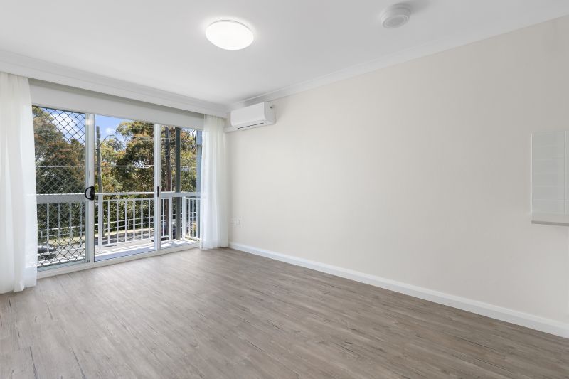 Gorgeous 1 bedroom unit with large open plan living/kitchen area.