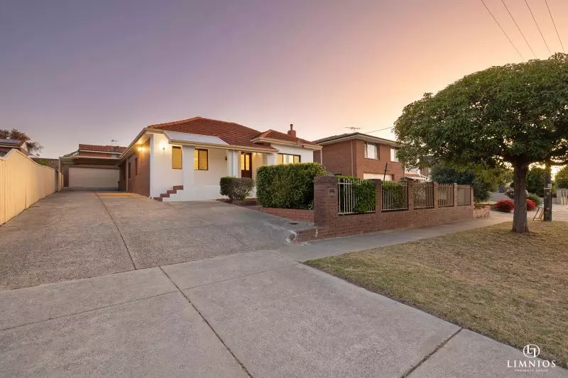 Family Home With Development Options!