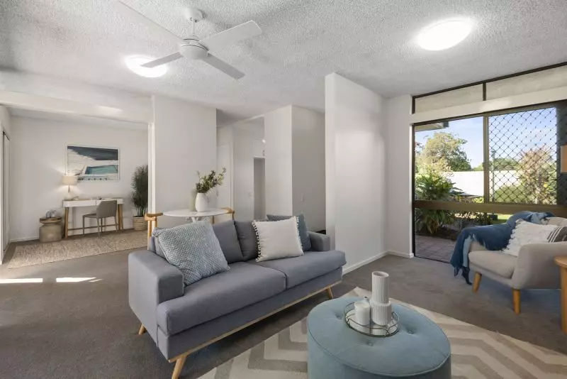 Available now! Fully renovated 2 bedroom villa close to everything on offer!