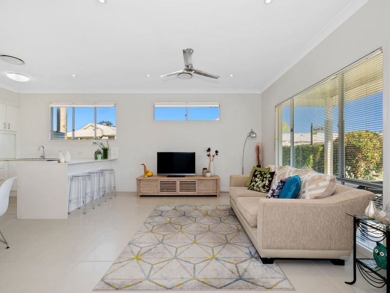 Corner Block With Green Outlook!