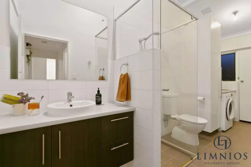 Premiere Location and Lifestyle!!