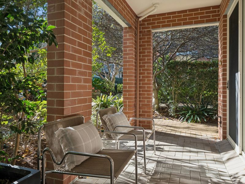 Contemporary three-bedroom apartment in a prime village setting