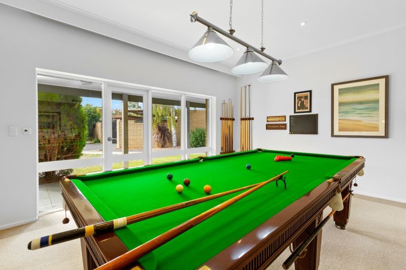 North-facing 1-bedroom villa with beautiful sun-drenched sunroom