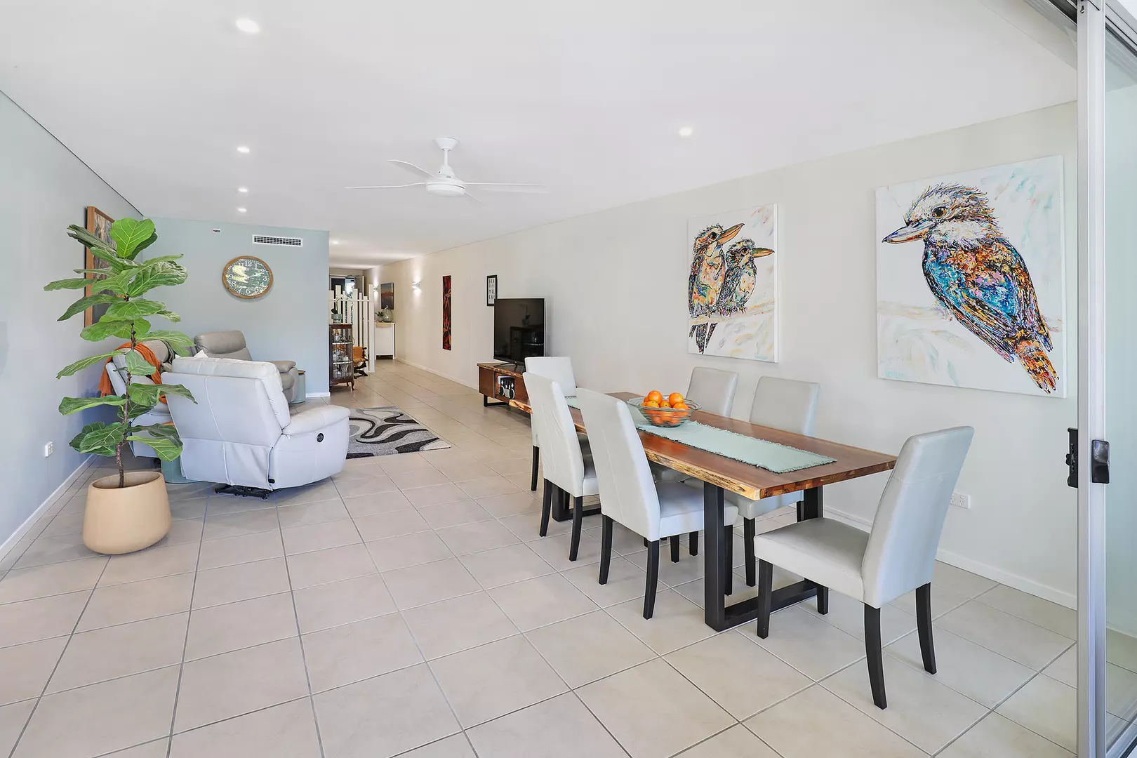 Luxury Apartment at an Irresistible Price - Don't Miss Out!