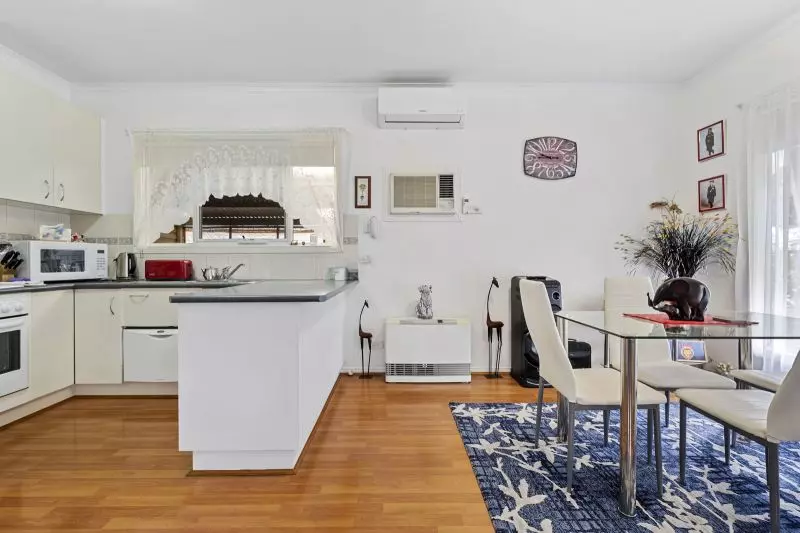 Vibrant & Beautifully Maintained!