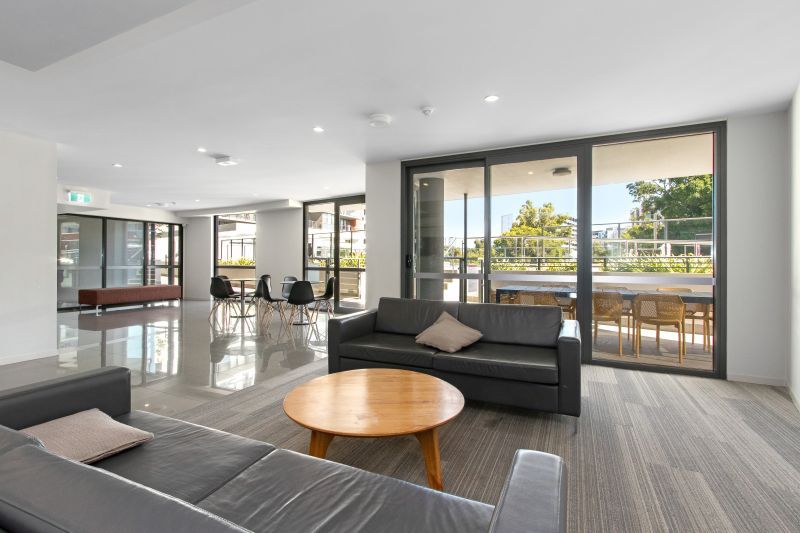 Superb Living by the River