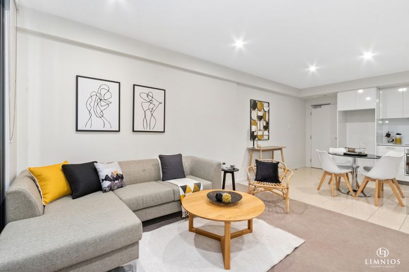 Resort Lifestyle On The City Fringe!