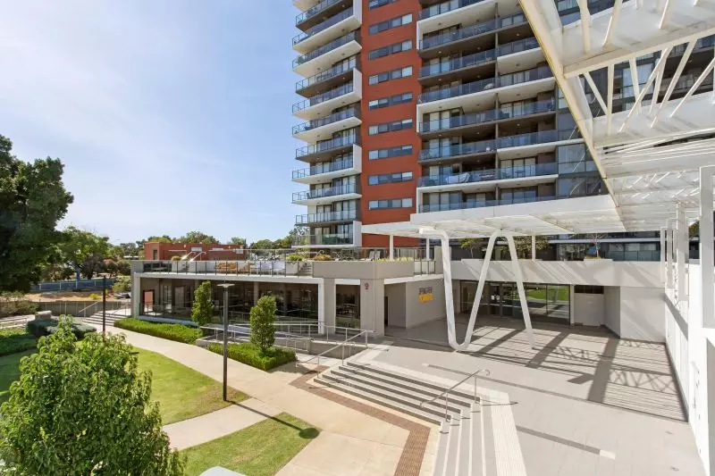 Superb Living by the River