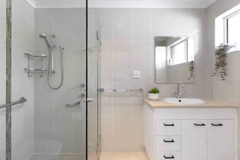 Beautifully presented, light-filled one-bedroom unit with district views.