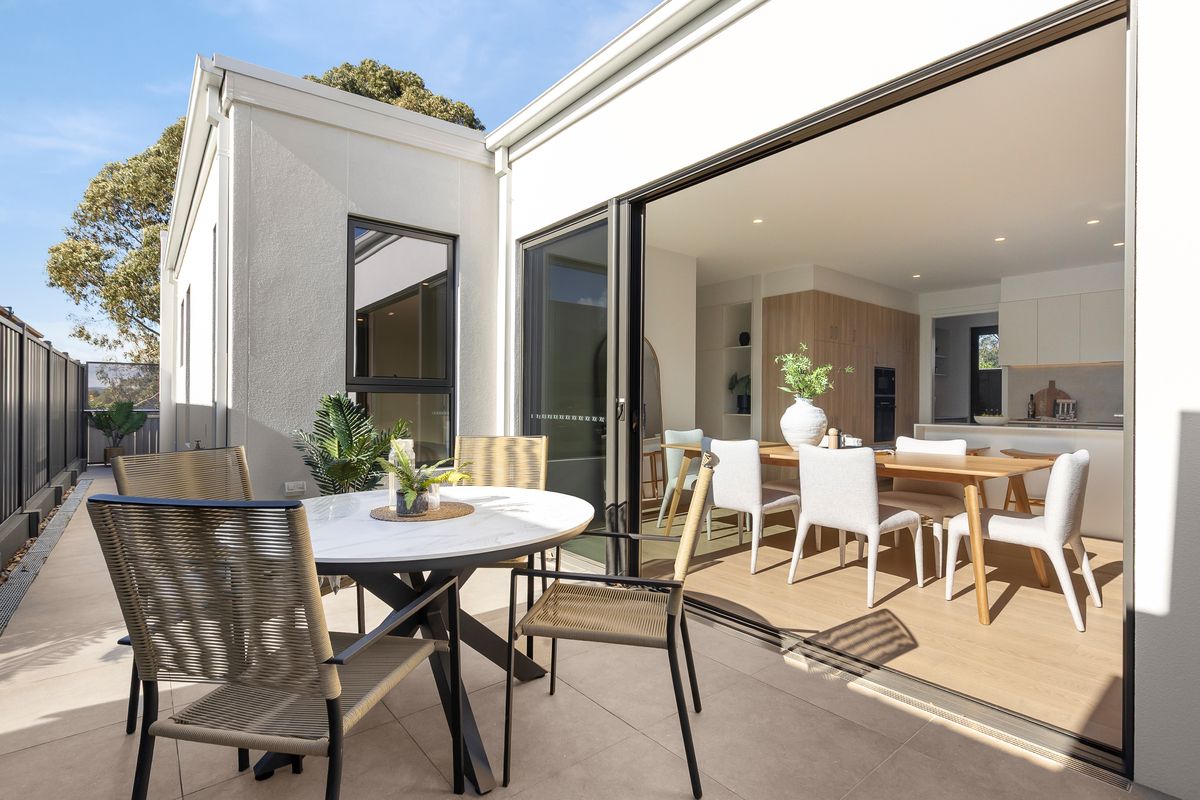 Luxury Sunny Living