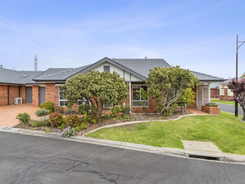 Stylish Renovation in Beautiful Village Setting