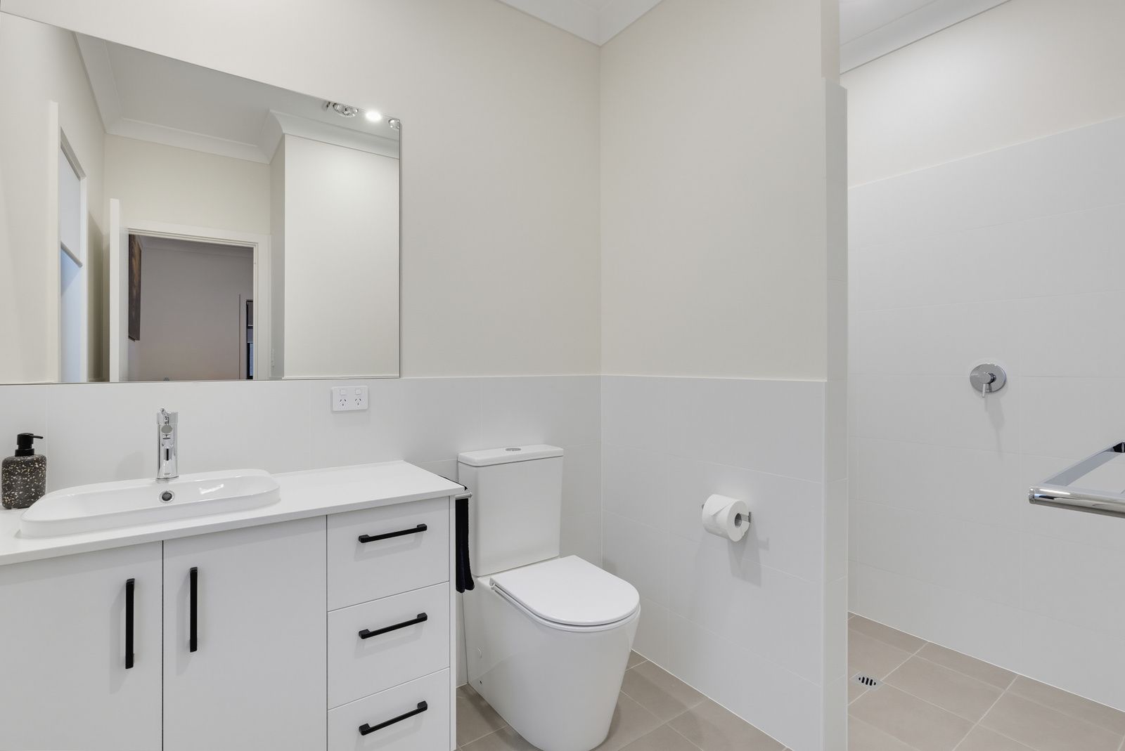 3-bed waterfront home, Alexandrina Cove