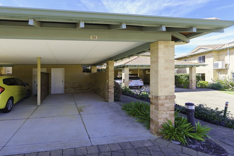 Refreshed Villa with Sunlit Patio and Open-Plan Living