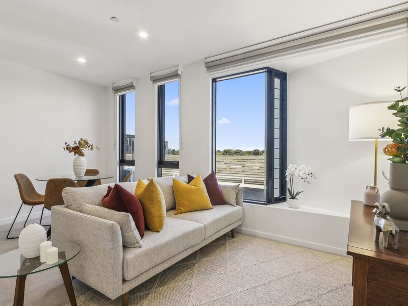 Bright and Stylish Apartment with Balcony Views