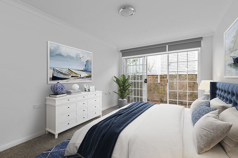 Newly renovated ground floor unit in perfect garden corner position.