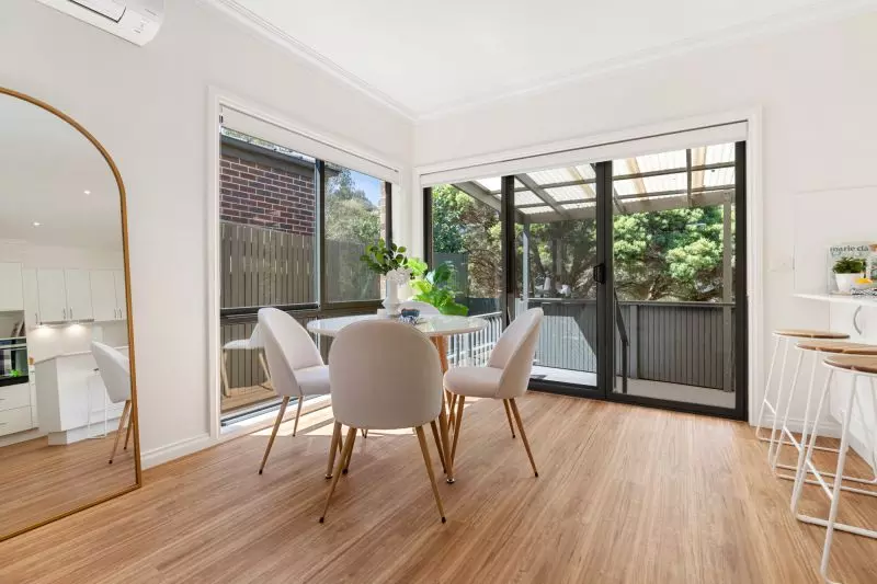 Contemporary Private Living overlooking Kurrajong Reserve