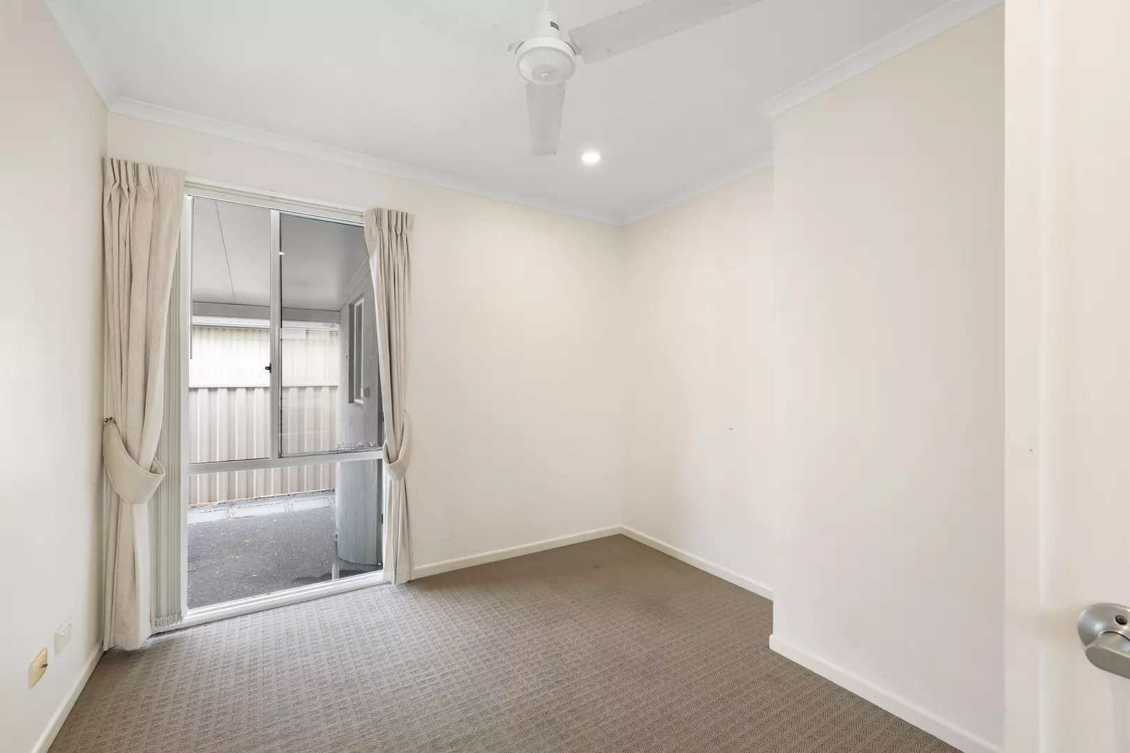 Two bedroom plus study Bottlebrush design home in Palm Lake Resort Eagleby