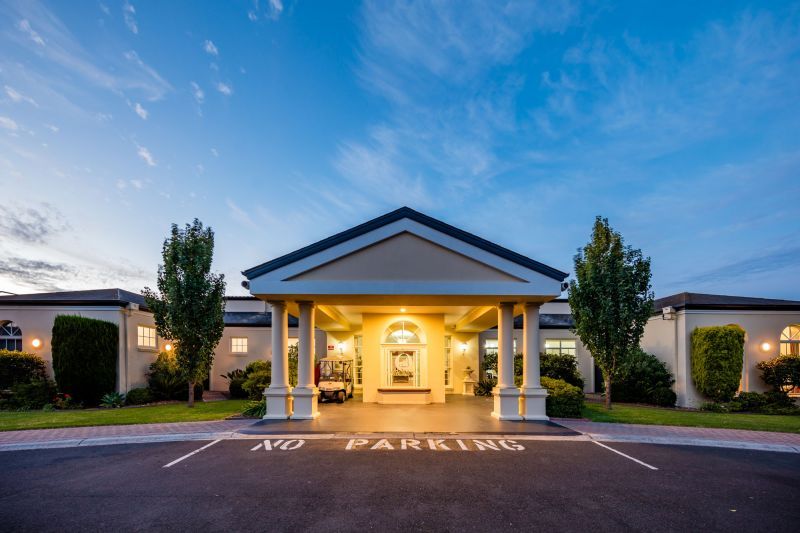 Peaceful Court, Premium Outlook