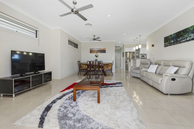 Style & Privacy - Spacious Three-bedroom Haven