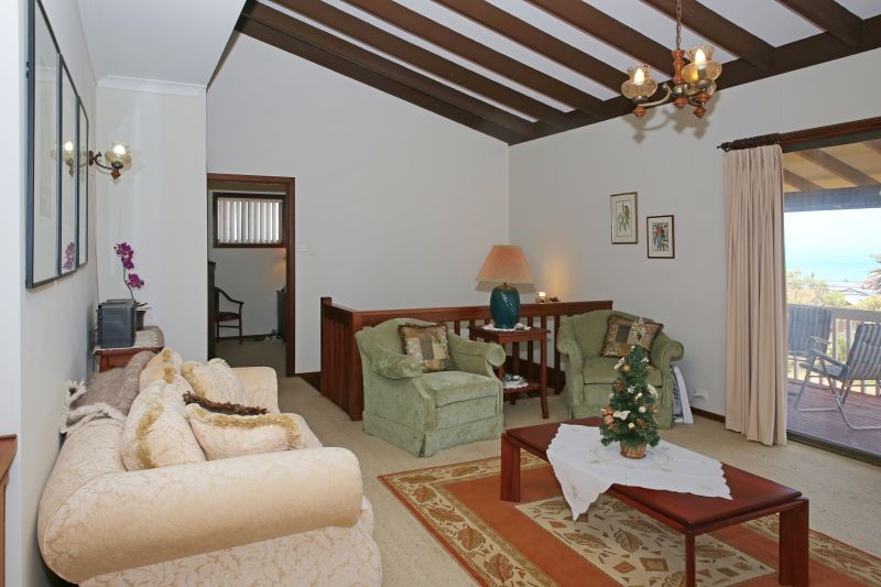 180 degree ocean views!