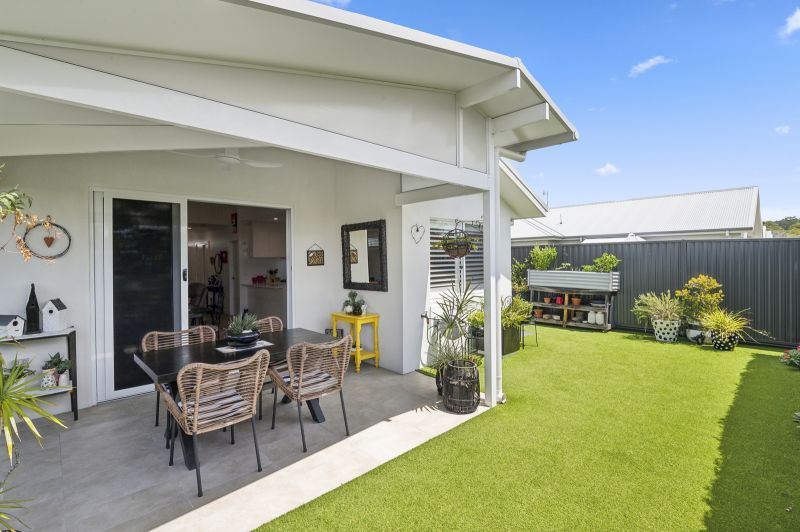 Expansive Alfresco & Vibrant Modern Design