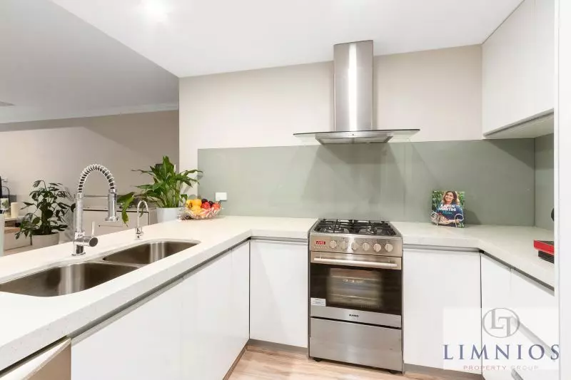 Super spacious, lock and leave Urban living