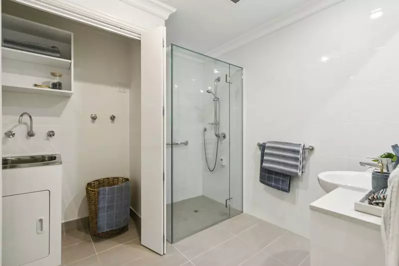 Beautiful & bright newly refurbished 2 bed apartment