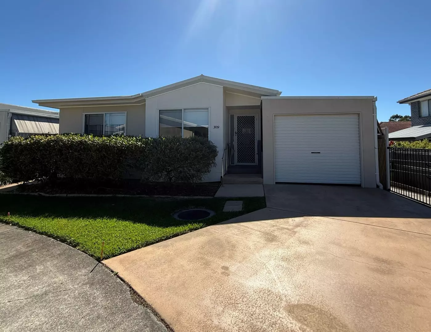 PRIME POSITION,  LONG DRIVEWAY, OPEN PLAN LIVING - Over 50's Lifestyle Living Complex.