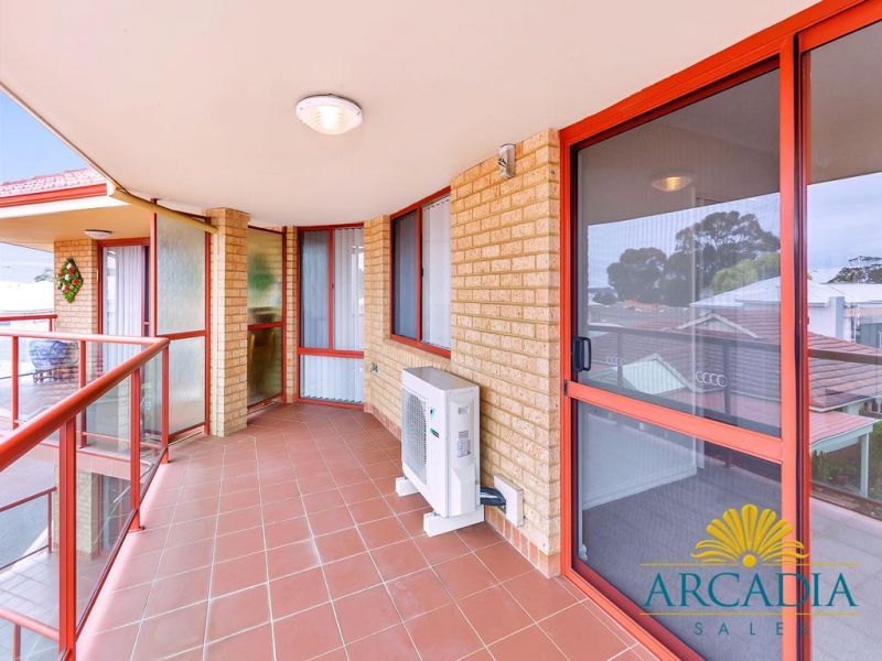 ARCADIA WATERS BICTON - Top Floor Fully Refurbished Apartment