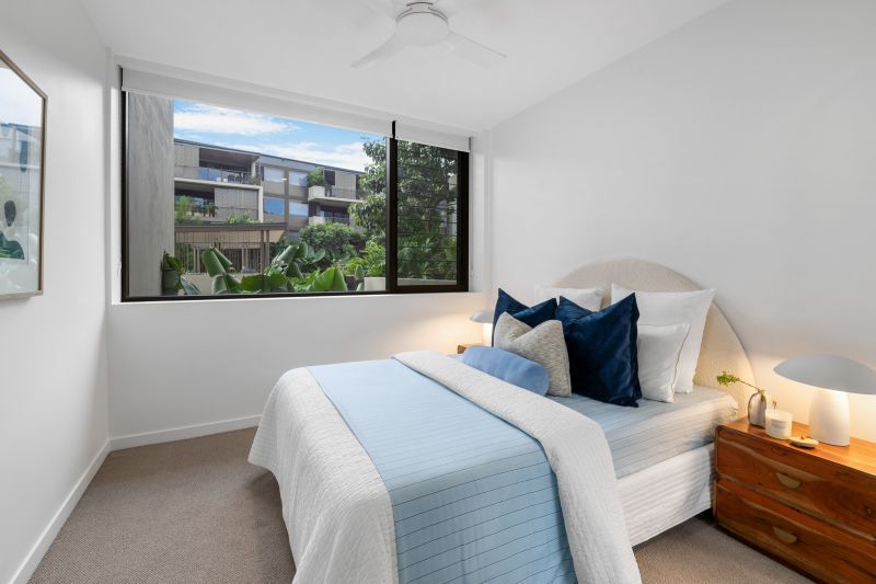 Stylish North-East Facing Apartment with Study