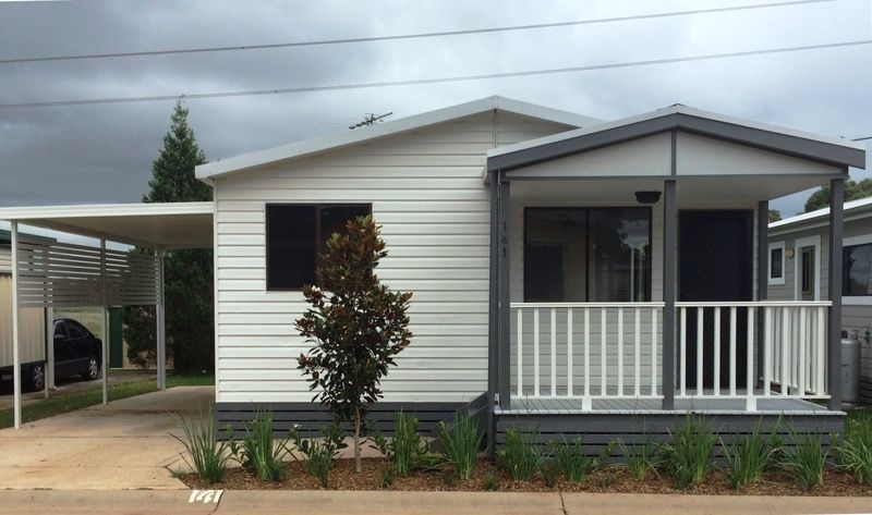 Immaculate like new home with large kitchen and alfresco area