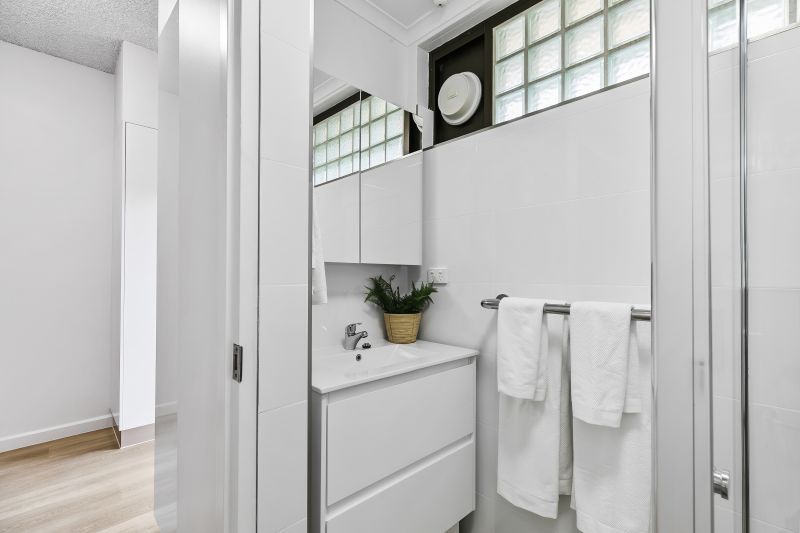 Peaceful forest outlook studio in the heart of a thriving lifestyle village.