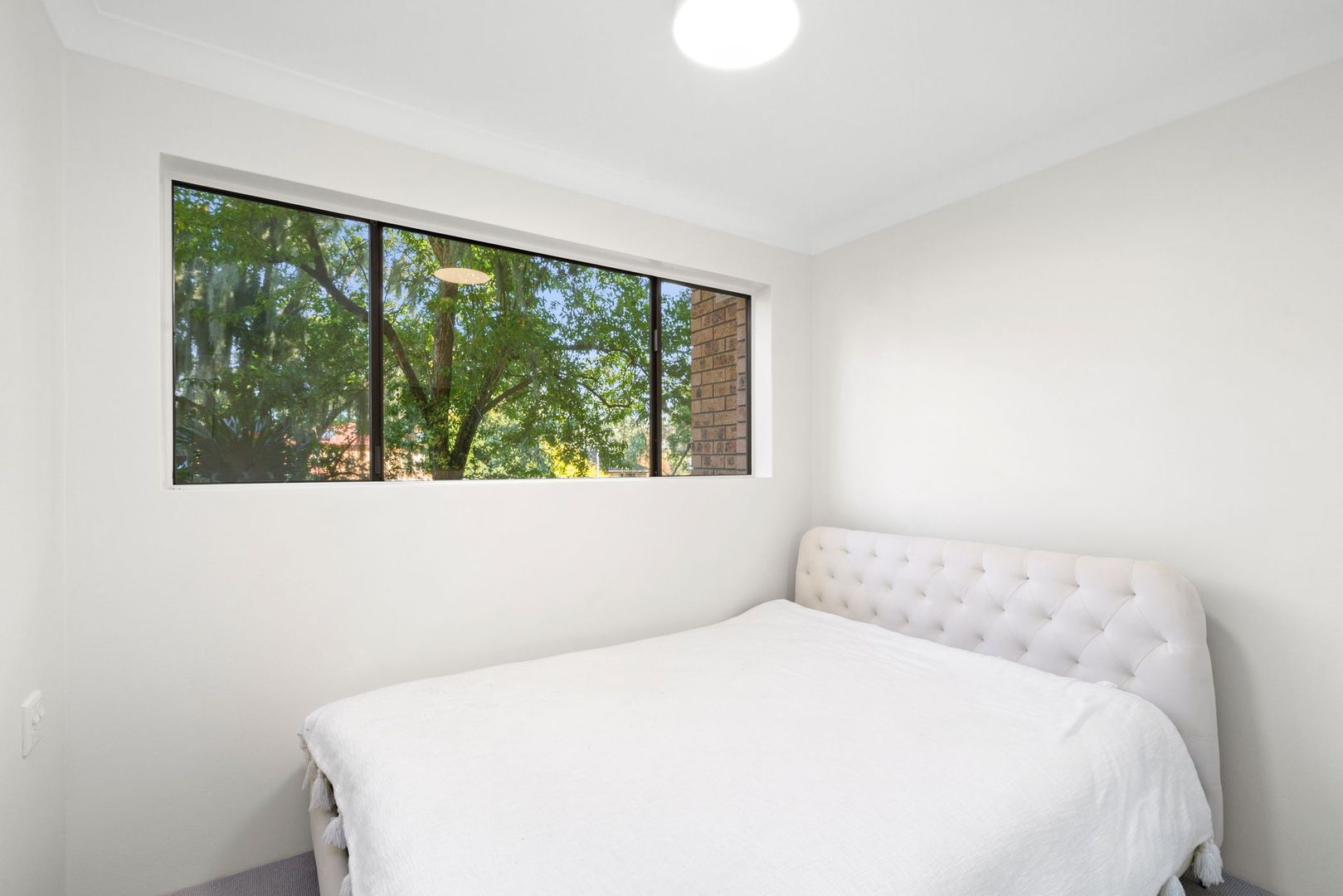 Newly Refurbished Spacious 2 Bedroom Unit