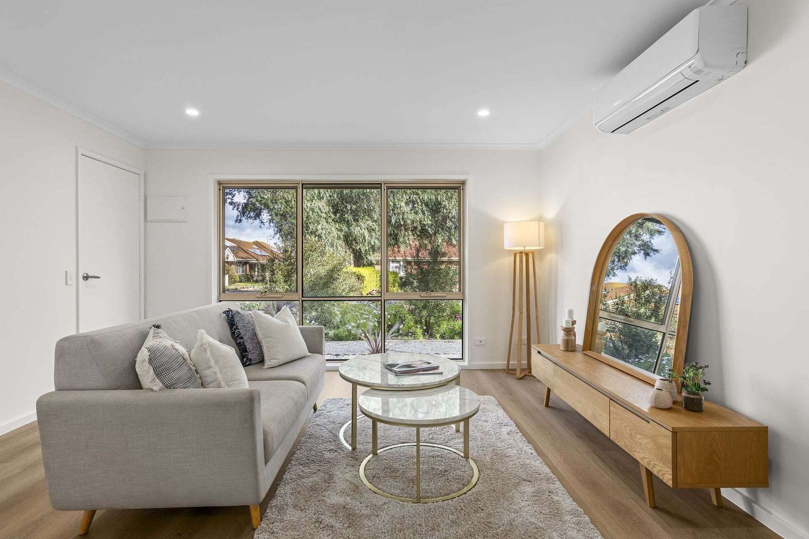 Beautifully presented Unit with Space to Unwind